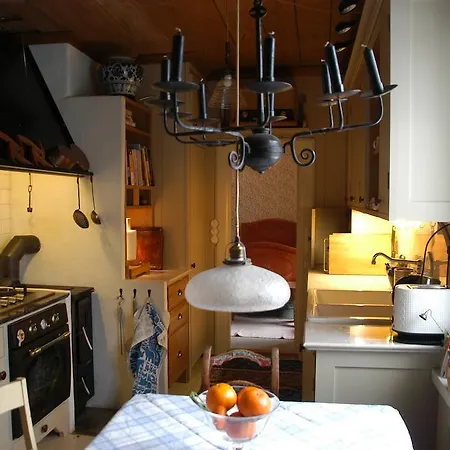 1800's Townhouse
